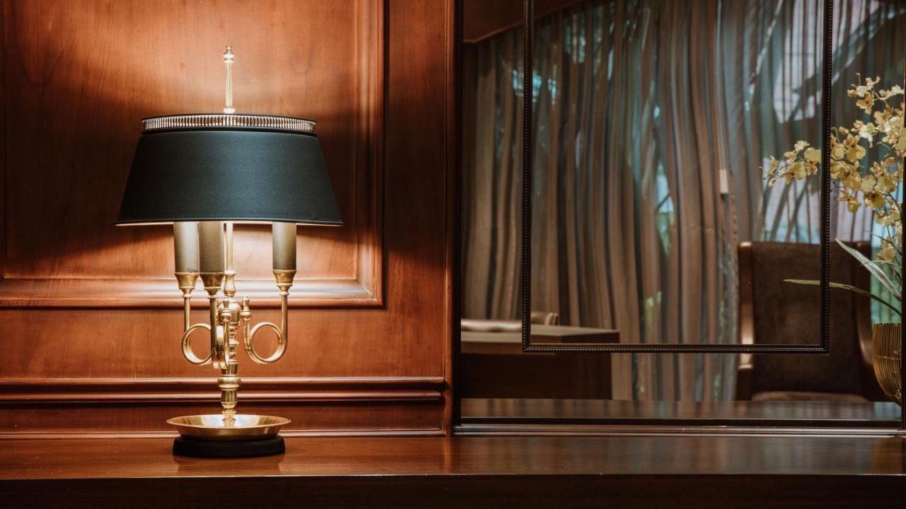 Hotel Park10 Medellin Ngoại thất bức ảnh A table lamp
