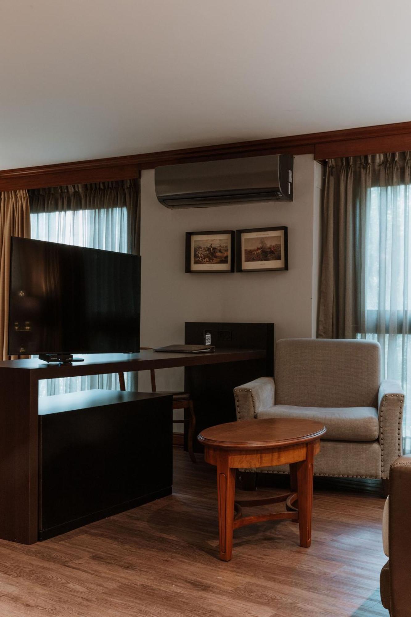 Hotel Park10 Medellin Ngoại thất bức ảnh A room at the hotel