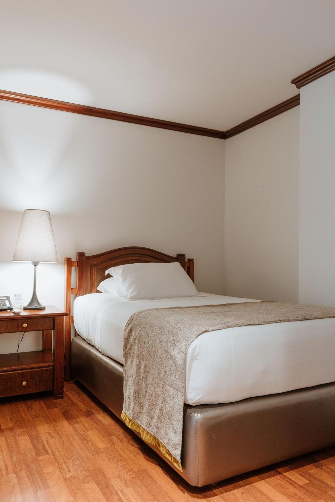 Hotel Park10 Medellin Ngoại thất bức ảnh A single bed