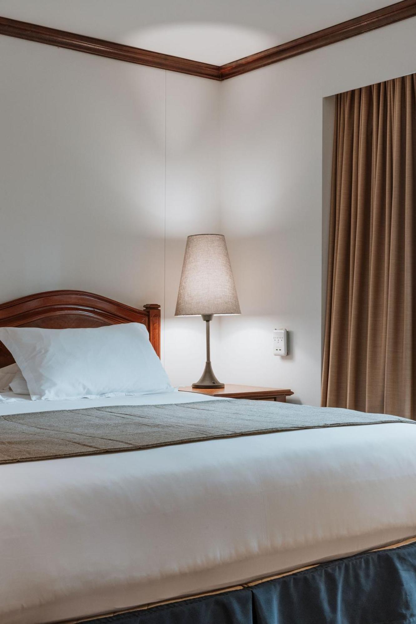 Hotel Park10 Medellin Ngoại thất bức ảnh A light sensor switch